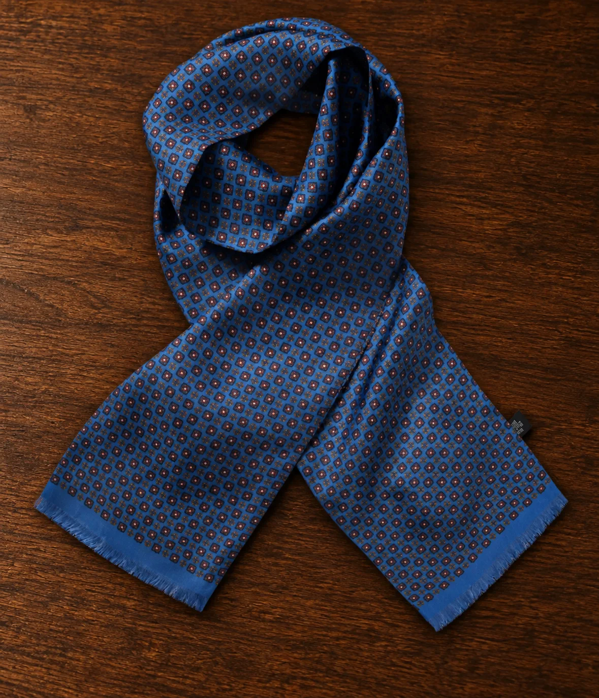 Foulard blu a fantasia con frange